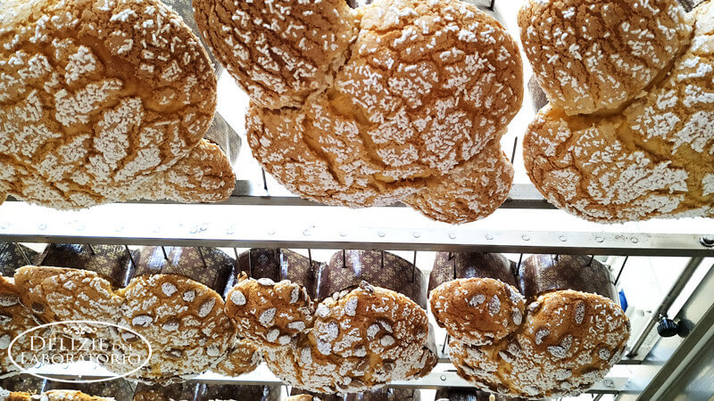 Dolci tradizionali e colombe pasquali