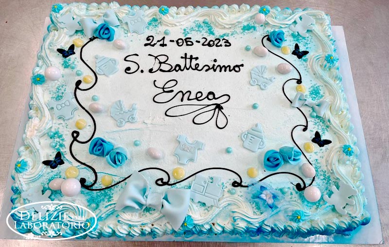 Torte per Battesimi Milano: torta colore blu per il battesimo di un tenero bambino